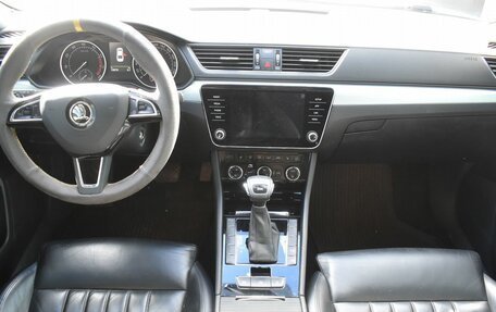 Skoda Superb III рестайлинг, 2018 год, 1 780 000 рублей, 12 фотография