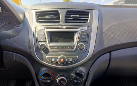 Hyundai Solaris II рестайлинг, 2016 год, 1 027 000 рублей, 19 фотография