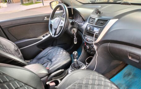 Hyundai Solaris II рестайлинг, 2011 год, 375 000 рублей, 12 фотография