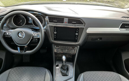 Volkswagen Tiguan II, 2017 год, 1 997 000 рублей, 6 фотография