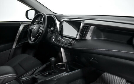 Toyota RAV4, 2018 год, 2 399 000 рублей, 14 фотография