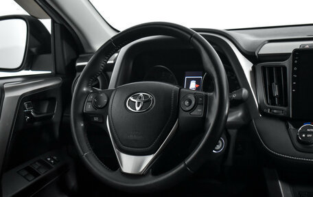 Toyota RAV4, 2018 год, 2 399 000 рублей, 15 фотография