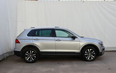 Volkswagen Tiguan II, 2019 год, 2 235 000 рублей, 7 фотография