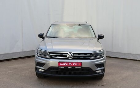 Volkswagen Tiguan II, 2019 год, 2 235 000 рублей, 2 фотография