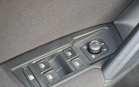 Volkswagen Tiguan II, 2019 год, 2 235 000 рублей, 11 фотография