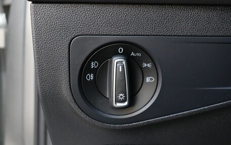 Volkswagen Tiguan II, 2019 год, 2 235 000 рублей, 12 фотография