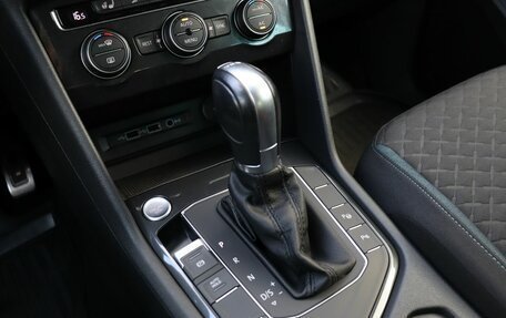 Volkswagen Tiguan II, 2019 год, 2 235 000 рублей, 16 фотография