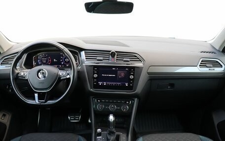 Volkswagen Tiguan II, 2019 год, 2 235 000 рублей, 13 фотография