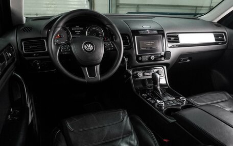 Volkswagen Touareg III, 2011 год, 1 595 000 рублей, 6 фотография