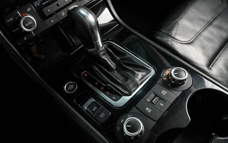 Volkswagen Touareg III, 2011 год, 1 595 000 рублей, 21 фотография