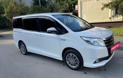 Toyota Noah III, 2015 год, 1 699 000 рублей, 1 фотография