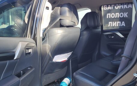 Mitsubishi Pajero Sport III рестайлинг, 2016 год, 2 550 000 рублей, 7 фотография