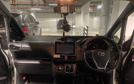 Toyota Noah III, 2015 год, 1 699 000 рублей, 7 фотография