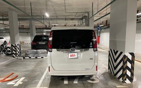 Toyota Noah III, 2015 год, 1 699 000 рублей, 10 фотография