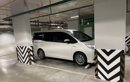 Toyota Noah III, 2015 год, 1 699 000 рублей, 9 фотография