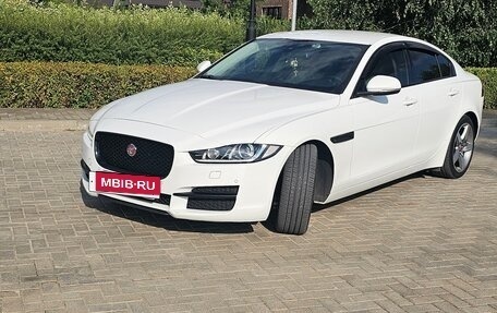 Jaguar XE I рестайлинг, 2015 год, 2 950 000 рублей, 3 фотография
