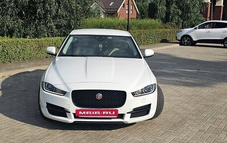 Jaguar XE I рестайлинг, 2015 год, 2 950 000 рублей, 5 фотография