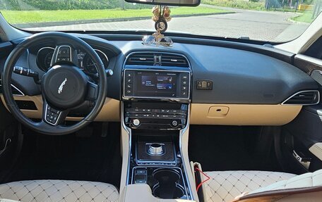 Jaguar XE I рестайлинг, 2015 год, 2 950 000 рублей, 14 фотография