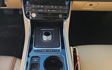 Jaguar XE I рестайлинг, 2015 год, 2 950 000 рублей, 17 фотография