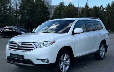 Toyota Highlander III, 2012 год, 1 800 000 рублей, 4 фотография