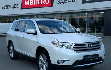 Toyota Highlander III, 2012 год, 1 800 000 рублей, 2 фотография