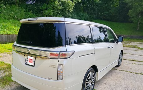 Nissan Elgrand III, 2018 год, 2 900 000 рублей, 2 фотография