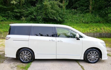Nissan Elgrand III, 2018 год, 2 900 000 рублей, 4 фотография