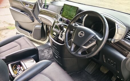 Nissan Elgrand III, 2018 год, 2 900 000 рублей, 5 фотография