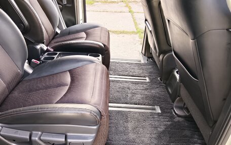 Nissan Elgrand III, 2018 год, 2 900 000 рублей, 8 фотография