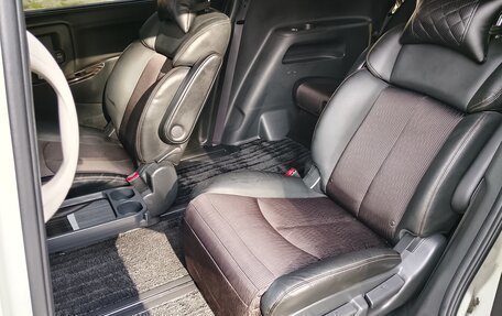 Nissan Elgrand III, 2018 год, 2 900 000 рублей, 9 фотография