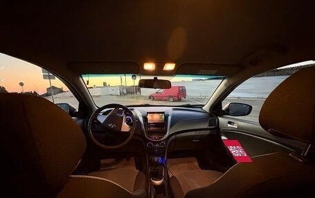 Hyundai Solaris II рестайлинг, 2013 год, 750 000 рублей, 8 фотография