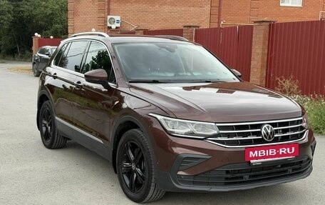 Volkswagen Tiguan II, 2021 год, 2 870 000 рублей, 2 фотография
