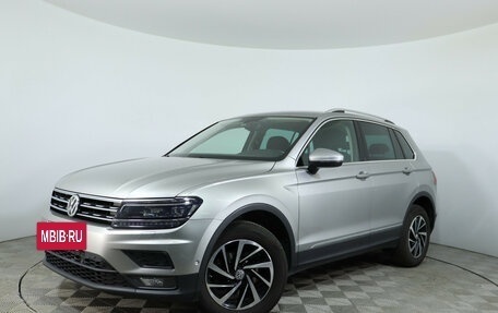 Volkswagen Tiguan II, 2018 год, 1 998 000 рублей, 2 фотография
