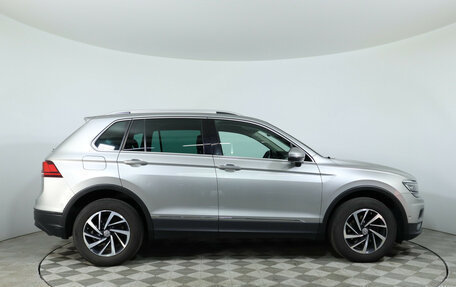 Volkswagen Tiguan II, 2018 год, 1 998 000 рублей, 5 фотография