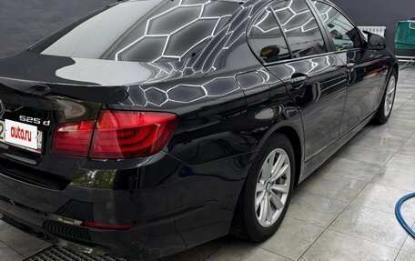 BMW 5 серия, 2012 год, 1 600 000 рублей, 2 фотография