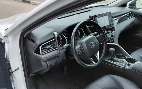 Toyota Camry, 2021 год, 2 900 000 рублей, 5 фотография