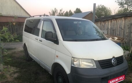 Volkswagen Caravelle T5, 2004 год, 800 000 рублей, 3 фотография