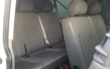 Volkswagen Caravelle T5, 2004 год, 800 000 рублей, 7 фотография
