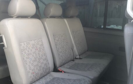 Volkswagen Caravelle T5, 2004 год, 800 000 рублей, 6 фотография