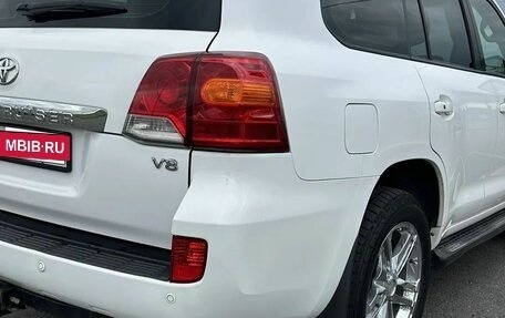 Toyota Land Cruiser 200, 2010 год, 2 550 000 рублей, 10 фотография