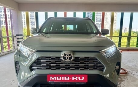 Toyota RAV4, 2020 год, 3 250 000 рублей, 2 фотография
