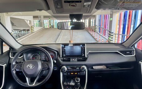 Toyota RAV4, 2020 год, 3 250 000 рублей, 10 фотография