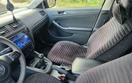 Volkswagen Jetta VI, 2013 год, 1 100 000 рублей, 3 фотография
