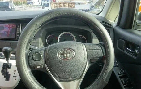 Toyota ISis I, 2013 год, 890 007 рублей, 13 фотография