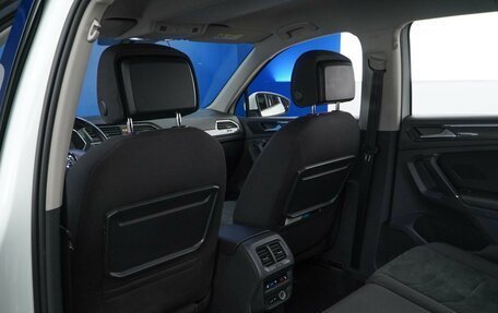 Volkswagen Tiguan II, 2018 год, 2 389 000 рублей, 11 фотография
