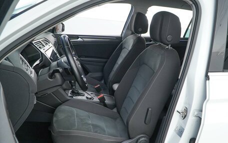 Volkswagen Tiguan II, 2018 год, 2 389 000 рублей, 10 фотография