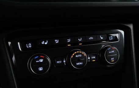 Volkswagen Tiguan II, 2018 год, 2 389 000 рублей, 17 фотография