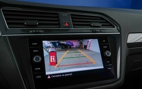 Volkswagen Tiguan II, 2018 год, 2 389 000 рублей, 18 фотография