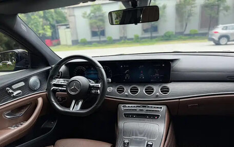 Mercedes-Benz E-Класс, 2021 год, 4 000 000 рублей, 18 фотография