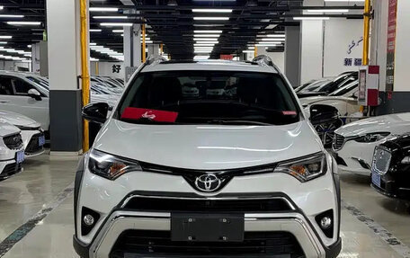 Toyota RAV4, 2019 год, 1 720 000 рублей, 2 фотография